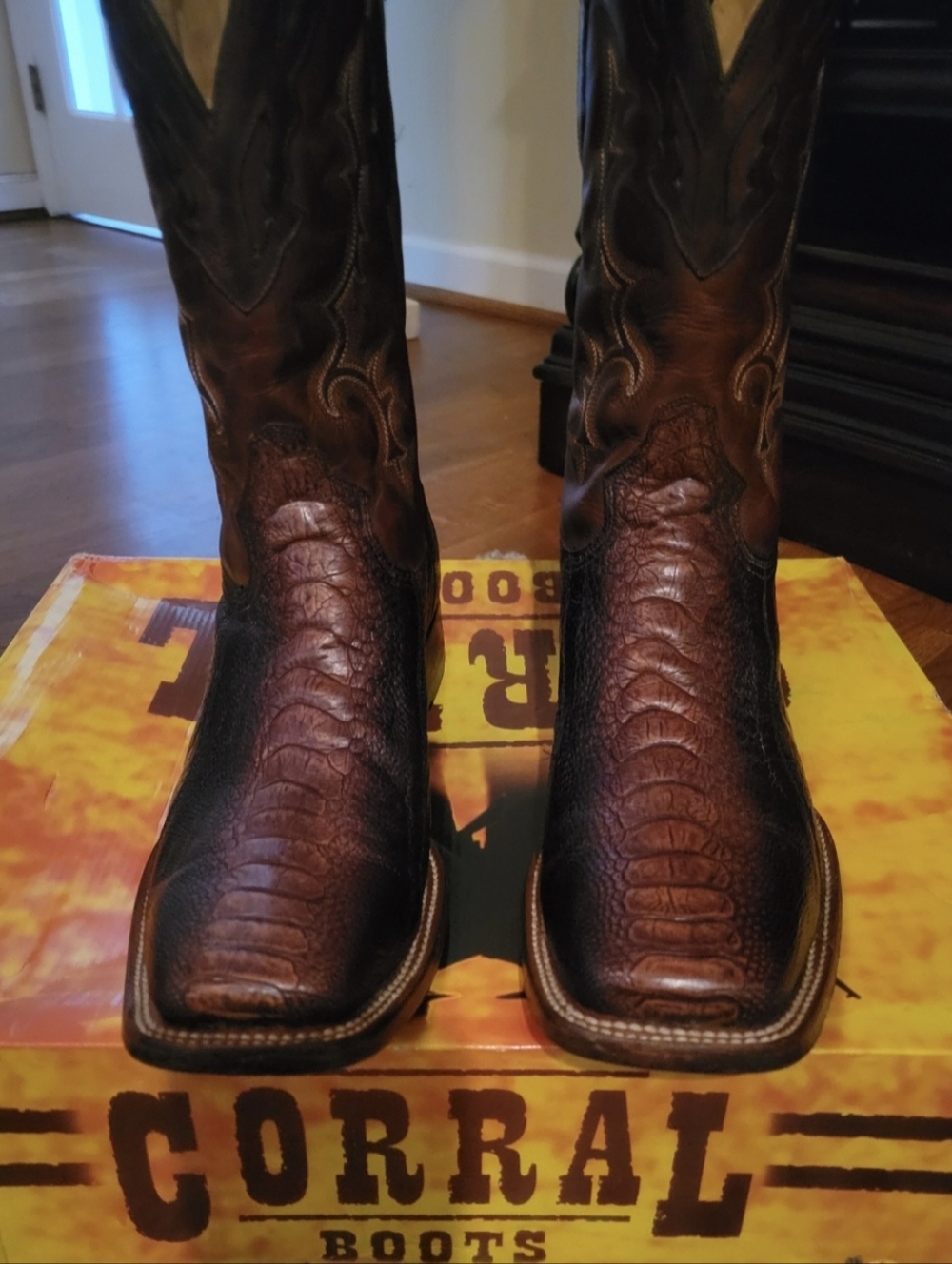 Corral Men’s Ostrich Leg Cowboy Boots - Picture 6 of 10